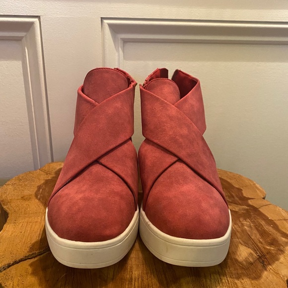 Pink Suede Wedges Size 8, NWOT - Picture 2 of 7